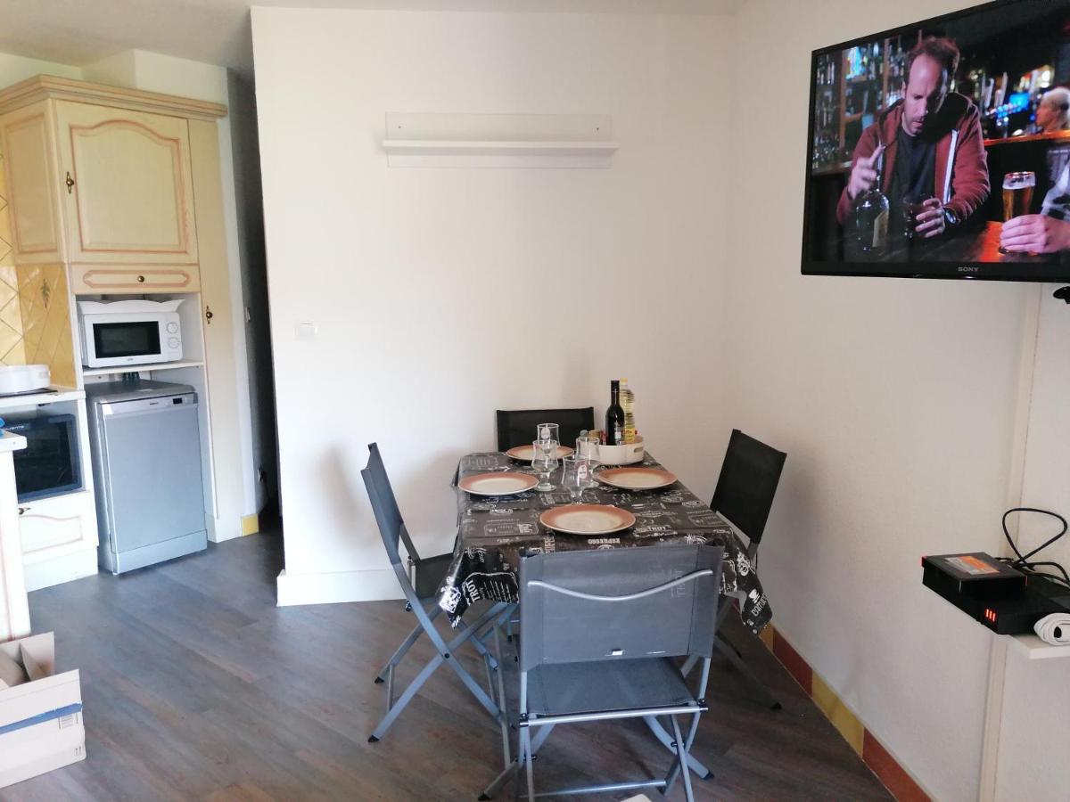 Appartement Au Lagon Bleu A Frejus, Garage, Tennis & Piscine 1200 M2 Exterior foto